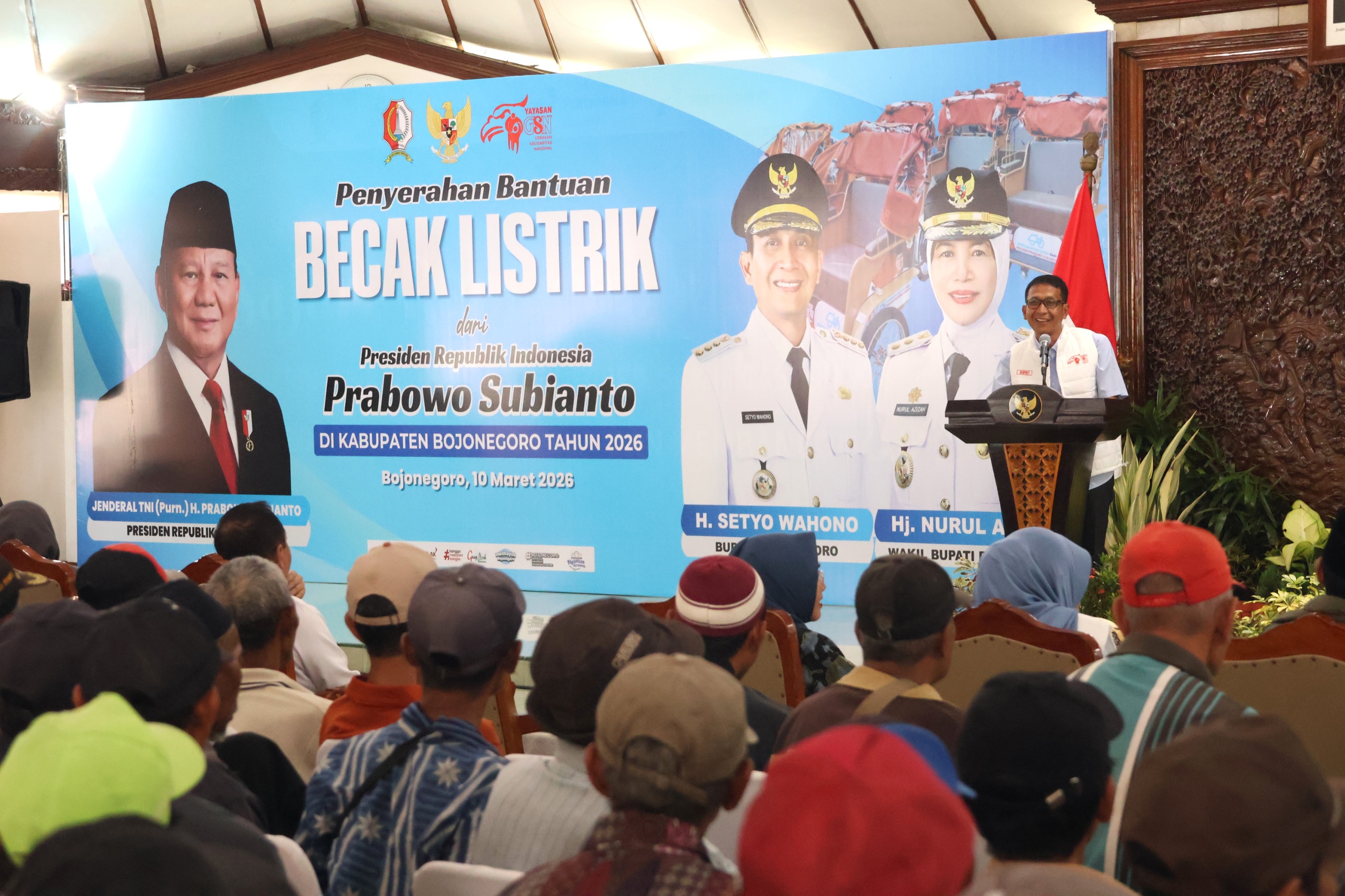 Penyerahan Bantuan Becak Listrik Bagi Penarik Becak Lansia Bojonegoro