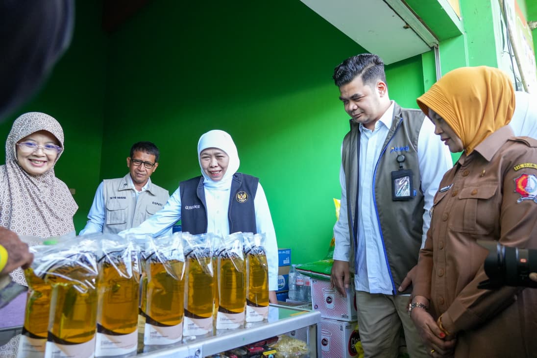 Gubernur Jawa Timur Tinjau Kebutuhan dan Harga Bahan Pokok di Pasar Kota Baru Bojonegoro